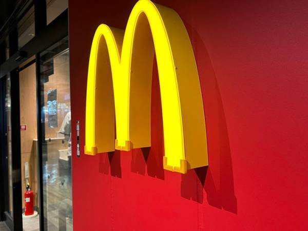 「気が利くお母さんがいると見た」　マックの壁を見たら…「偉い！」「子連れも安心」