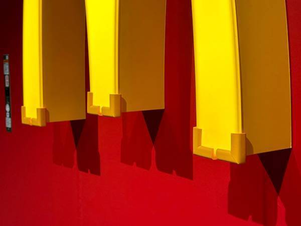 「気が利くお母さんがいると見た」　マックの壁を見たら…「偉い！」「子連れも安心」