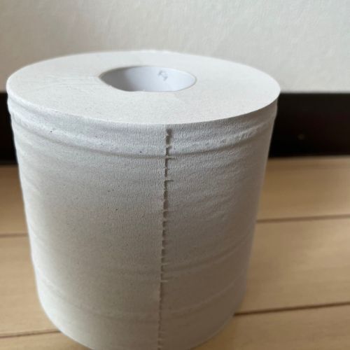 トイレットペーパーのミシン目がズレたら…　直し方に「意外と簡単じゃん」