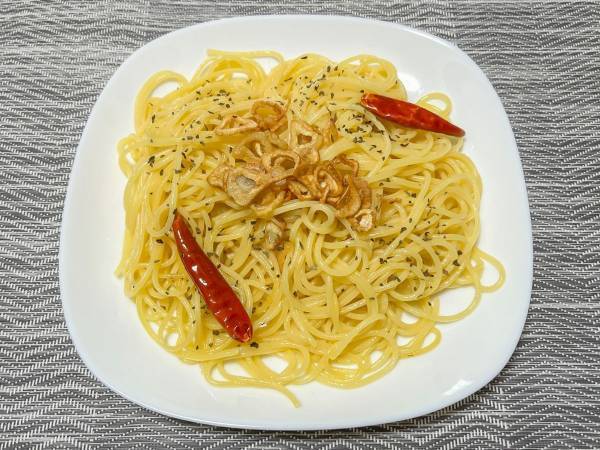 袋麺でペペロンチーノ　レシピに「ヤミツキ」「興味津々」