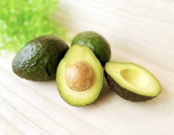 アボカドの食べ頃はいつ？　見分け方や購入する際のポイントも紹介