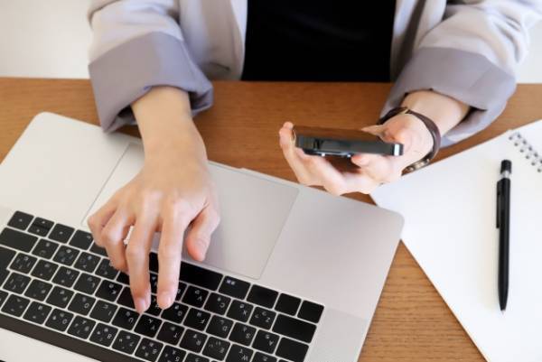 『そつなくこなす』とは？　意味や言い換え、例文も紹介