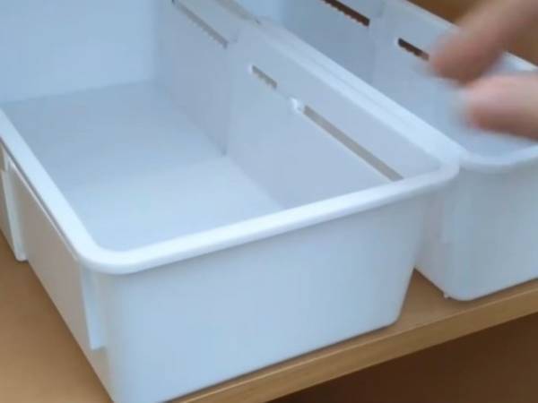 あれだけ困ってたデッドスペースが…　１００均『伸縮収納トレー』の可能性に「これ欲しい！」