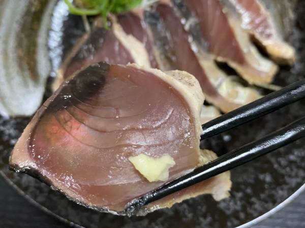 たまに見かける虹色に光る刺身　正体に「誤解してた！」「そうだったのか」