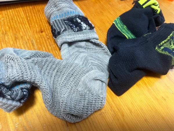 「靴下は裏返しで洗え」は本当？　企業の回答に「勘違いしてた」「広まるべき」