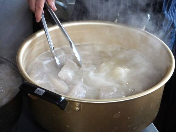 こんにゃくが緑色に変色してた…　企業が解説する原因に「初めて知った…」