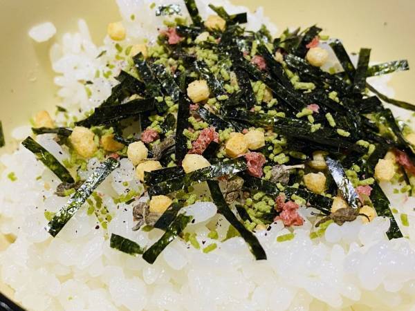 お茶漬けの素をアレに振りかけたら激うま　「天才」「毎日食べたい」