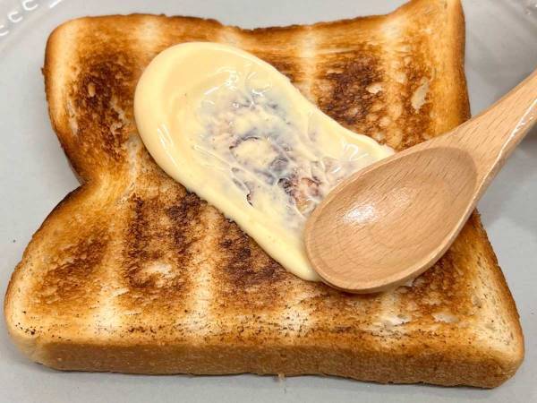 これぞ休日の朝食　トーストにマヨネーズと○○をのっけると…至福