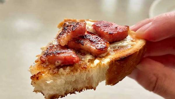 これぞ休日の朝食　トーストにマヨネーズと○○をのっけると…至福