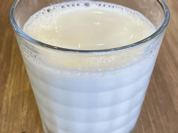 ペットボトル入りの牛乳が存在しないのは『◯◯』がないから　明治の回答に「ハッとした」