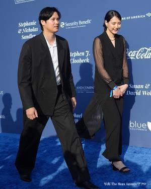大谷翔平、妻と『指輪』で初の登壇　「かっこよすぎる」「モデルか！」