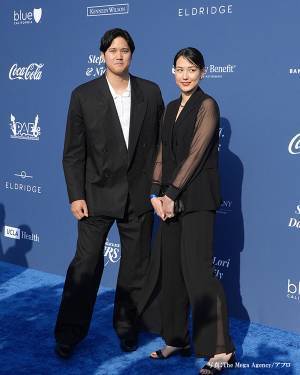 大谷翔平、妻と『指輪』で初の登壇　「かっこよすぎる」「モデルか！」