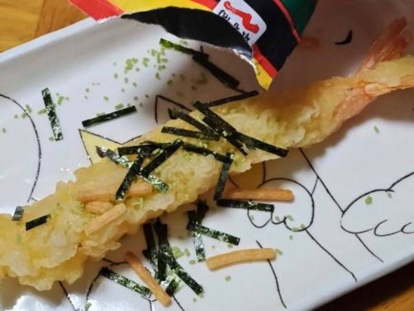 天ぷらにお茶漬けの素を振りかけると…　「まるで抹茶塩」「ハマった」