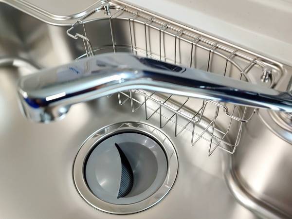 ステンレスが白く変色するのはなぜ？　企業の解説に「初めて聞きました」