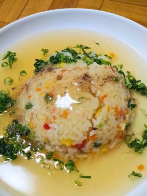 レンチンした『エビピラフ』にかけるだけ　中華風アレンジに「簡単すぎた」「早速作る」