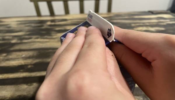 森永乳業が教える牛乳パックの正しい開け方　「あけぐち」を◯◯するのがコツ