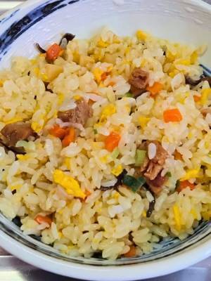五目炒飯にアレかけてみた　仕上がりに「ハマりそう」「シメに最適」