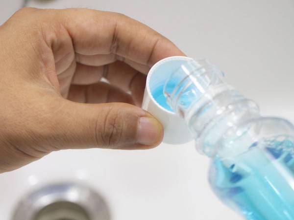マウスウォッシュをそのまま流すと…　思わぬトラブルに「そんな事態に」「気を付けます」
