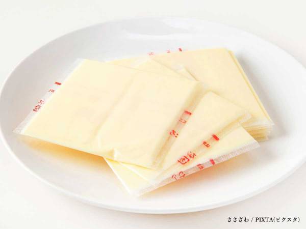 巻くだけ簡単！　ハムとチーズの中に入れるのは…「うまそおお」「絶対に食べる」