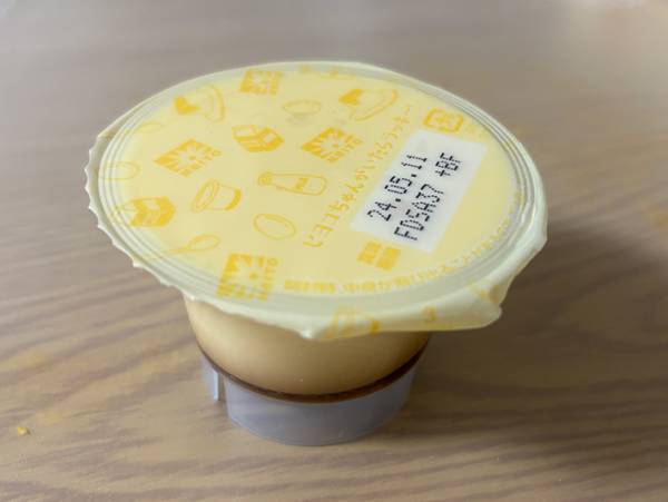 プリンを崩さず皿に盛り付けたい！　企業の回答に「まさかその手があったとは」