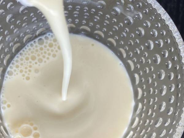 注ぎ口の向きを…　豆乳パックの正しい注ぎ方に「マジか」「知らなかった」