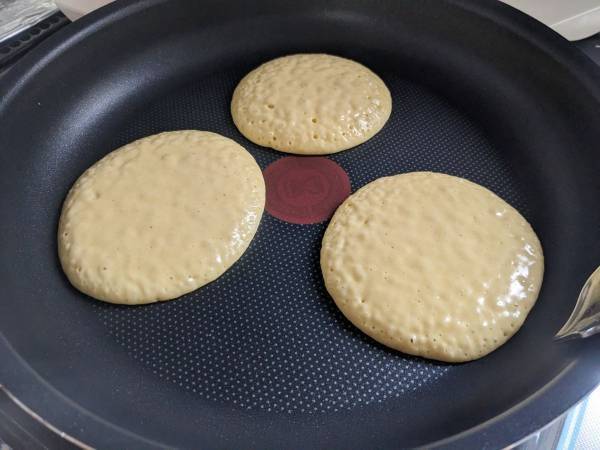 ホットケーキにアレ入れてみて！　思わぬ調味料に「初めて知った」「ふわふわ」