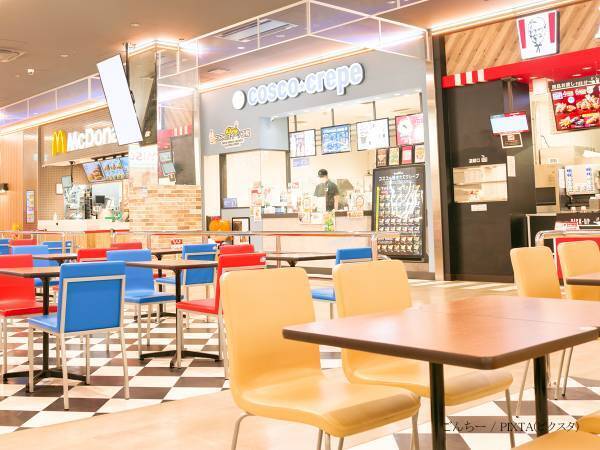 フードコートで女性が「席チェンジしませんか？」　その言葉に「私ならできない」