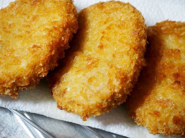 冷凍コロッケの油処理が面倒なら？　効率的な調理法に「次からコレ」