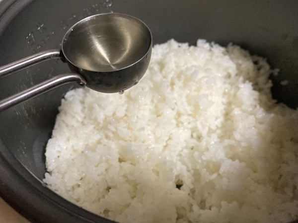 冷めたご飯をレンチンする前に…　ひと工夫に「ふっくら」「見違えた」