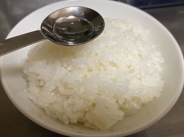 冷めたご飯をレンチンする前に…　ひと工夫に「ふっくら」「見違えた」