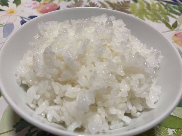 冷めたご飯をレンチンする前に…　ひと工夫に「ふっくら」「見違えた」