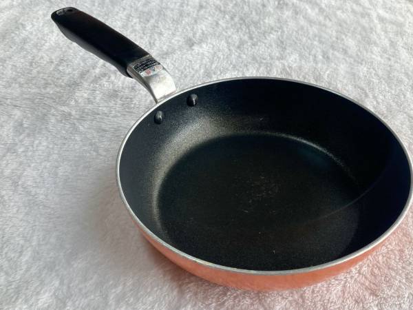 小さめのフライパン使用時は「注意して」　消費者庁の情報に「そんな危険性が…」