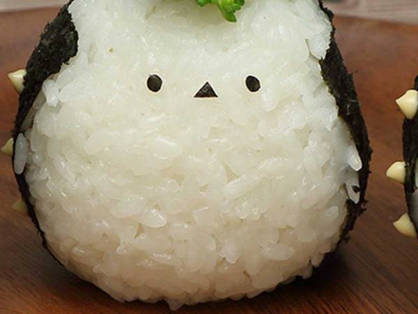 おにぎりにブロッコリーをのせると『昔懐かしのアレ』になった