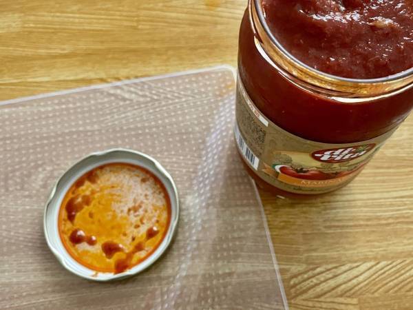 「瓶の蓋が固くて困った」　そんな時はひっくり返して…　警視庁の投稿に「すご！」