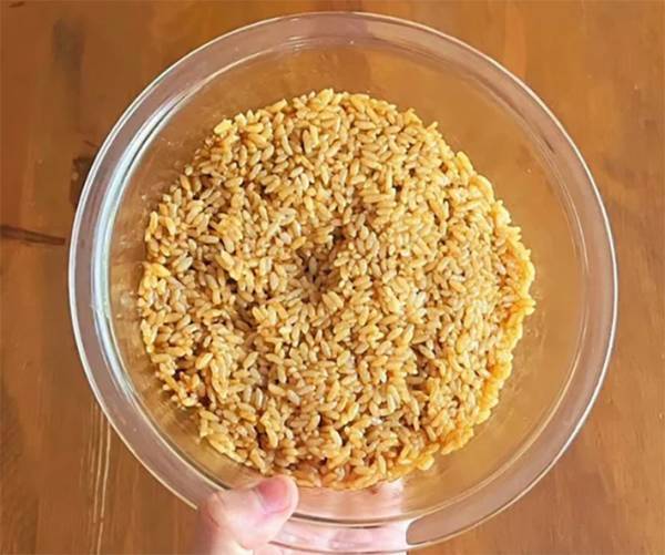 小腹が空いた時の一品！　サッと作れる焼きおにぎりのレシピが話題