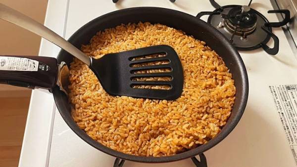 小腹が空いた時の一品！　サッと作れる焼きおにぎりのレシピが話題