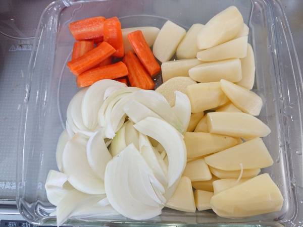 野菜の面取りが面倒なら？　主婦の裏技に「圧倒的に時短」