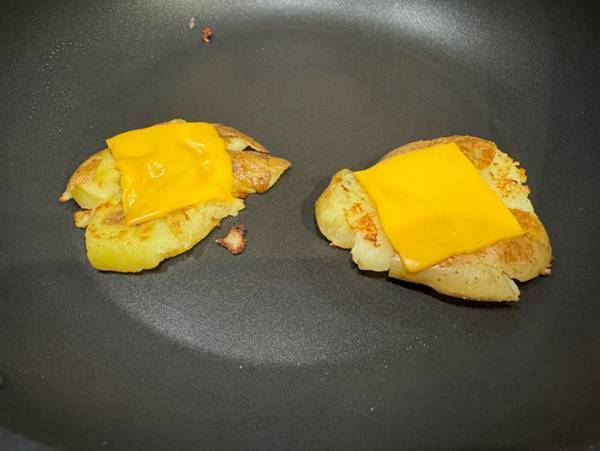 小さいジャガイモこそ試してほしい！　コップで潰しておいしい料理