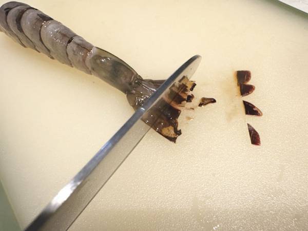 くるんと曲がるエビフライ　まっすぐ揚げるコツに「感動した！」