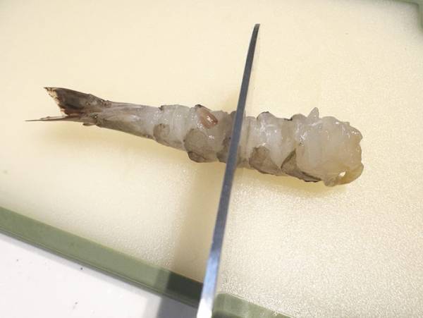 くるんと曲がるエビフライ　まっすぐ揚げるコツに「感動した！」