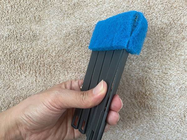 風呂場のソコ、カビ大丈夫？　ダイソーで見つけた『棒』で「手が汚れない」