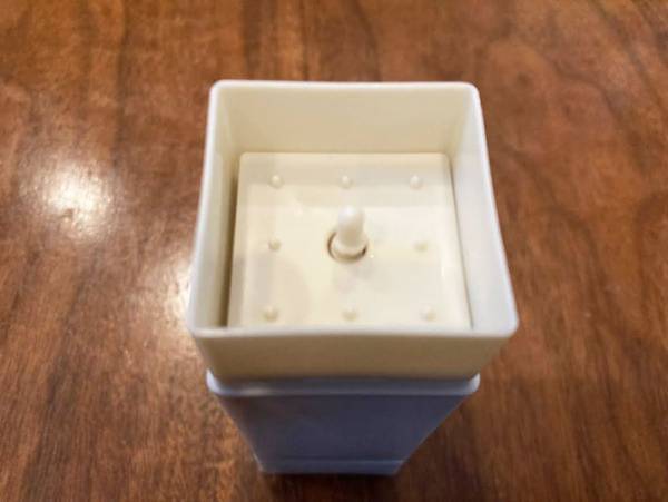 固形バターがすいすい塗れる『バタースティック』で、トーストの悩みを一蹴