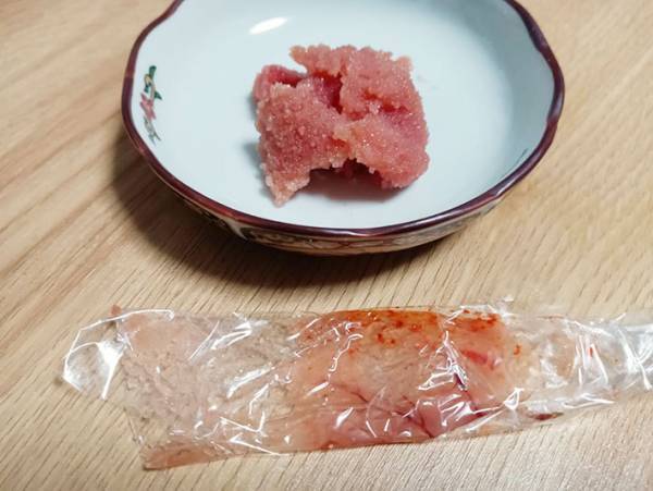 明太子の皮むき、苦戦してない？　裏技に「ムダなく出せた」「手も汚れない」