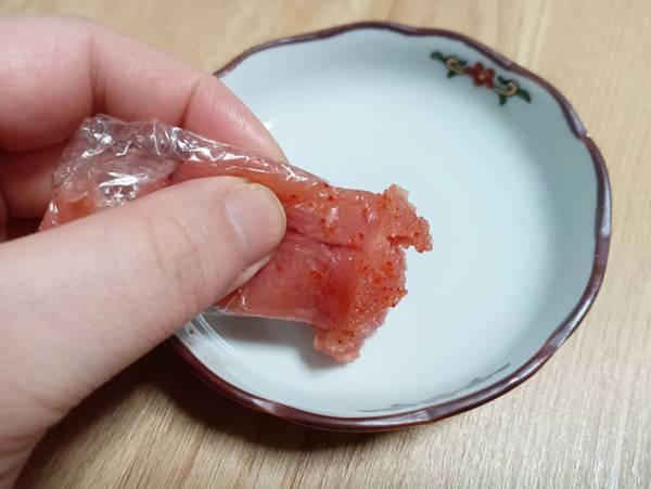 明太子の皮むき、苦戦してない？　裏技に「ムダなく出せた」「手も汚れない」