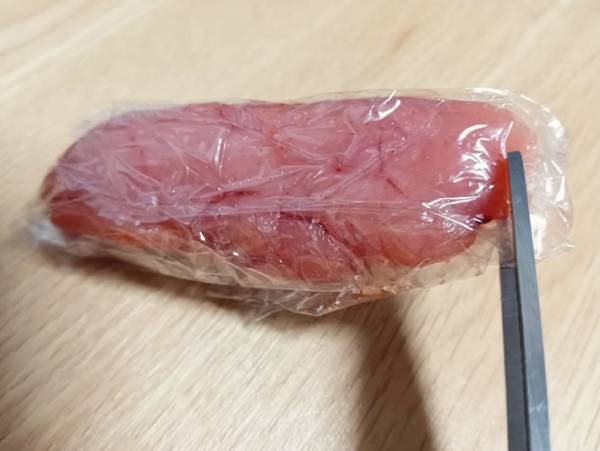 明太子の皮むき、苦戦してない？　裏技に「ムダなく出せた」「手も汚れない」