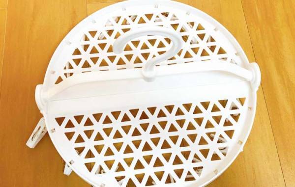 ダイソーで見つけた『ハンガー』　かさばるアレを干すのに「超便利！」