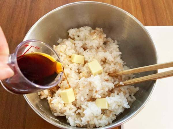 おにぎりの新定番！　おかかにアレを入れると…「家族が争奪戦」「病みつき」