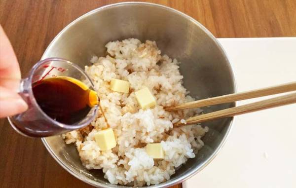 おにぎりの新定番！　おかかにアレを入れると…「家族が争奪戦」「病みつき」