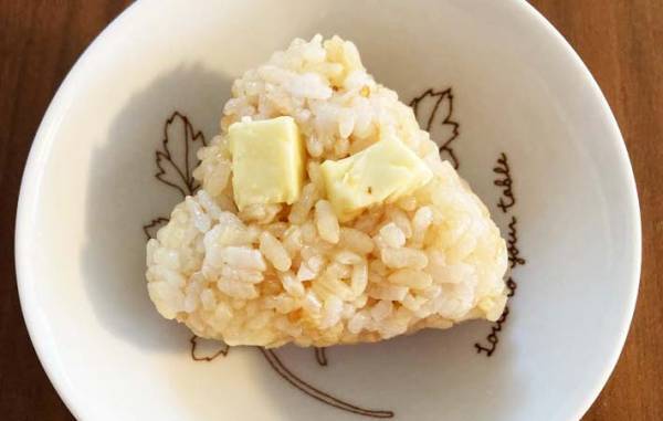 おにぎりの新定番！　おかかにアレを入れると…「家族が争奪戦」「病みつき」