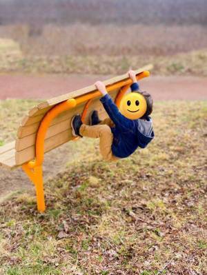 かくれんぼの天才現る　ベンチしかない公園で？　「忍者の発想」